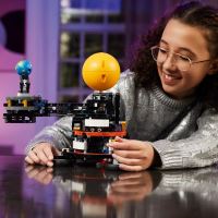 LEGO® Tech 42179 Pianeta Terra e Luna in orbita (1)