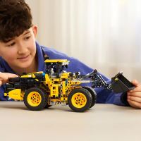 LEGO® Technic 42209 Pala gommata Volvo L120 Electric (4)
