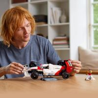 LEGO® Icons 10330 McLaren MP4/4 e Ayrton Senna (2)