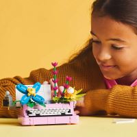 LEGO® Creator 3 v 1 31169 Macchina da scrivere con fiori (1)